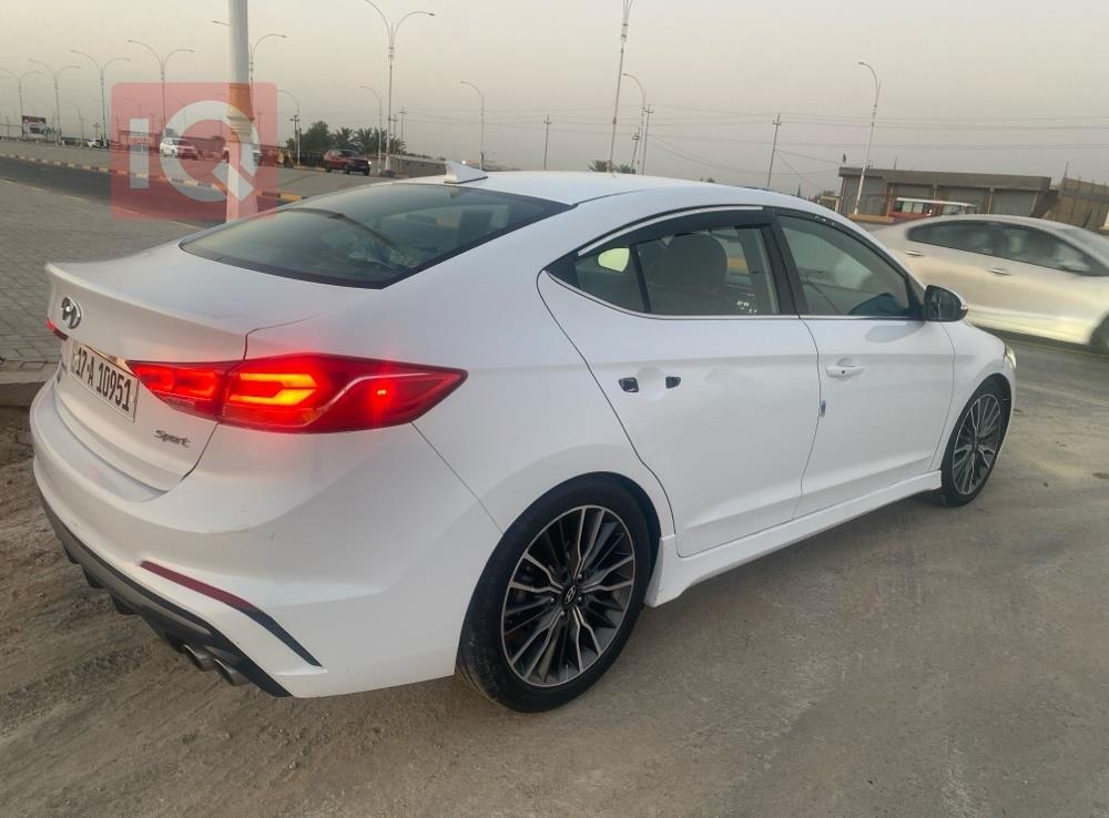 هیوندای ئەلەنترا